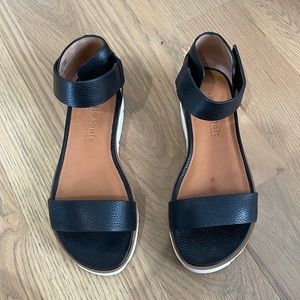 Kenneth Cole black sandals, size US 7
